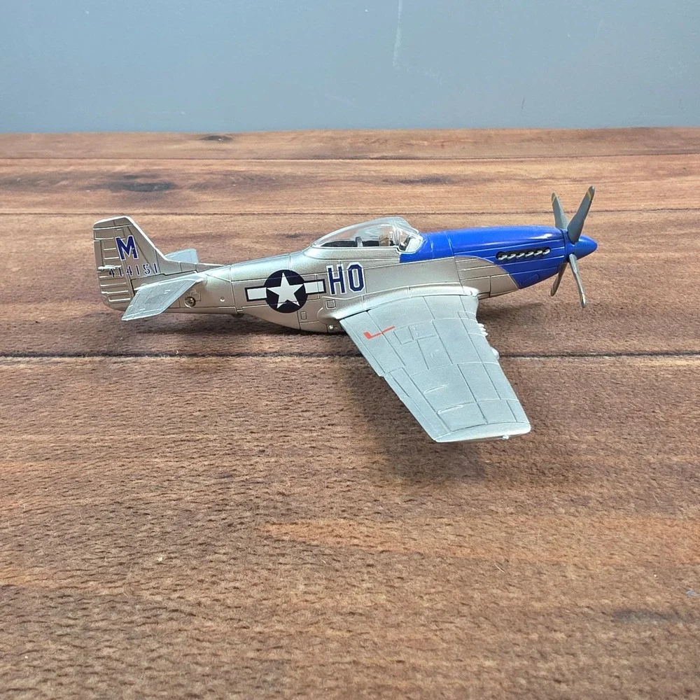 North American P-51D Mustang Fighter Plane Model Silver Blue WWII Petie 2nd
